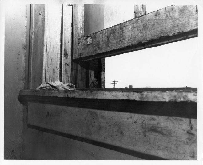 Crime scene photo of James Earl Ray's rooming house bathroom window