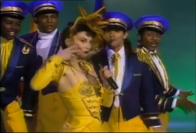 VIDEO: Toni Basil – "Street Beat" performance